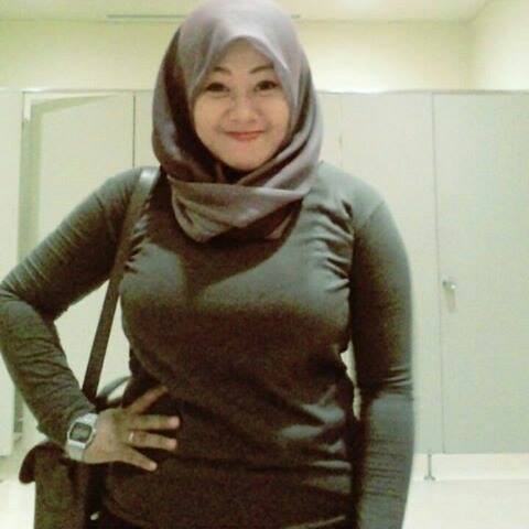 Aqilla Adifa - Gadis Akhwat Muslimah Surabaya 24 tahun Mencari Kekasih/Calon suami Perjaka atau Duda - SatukanCinta